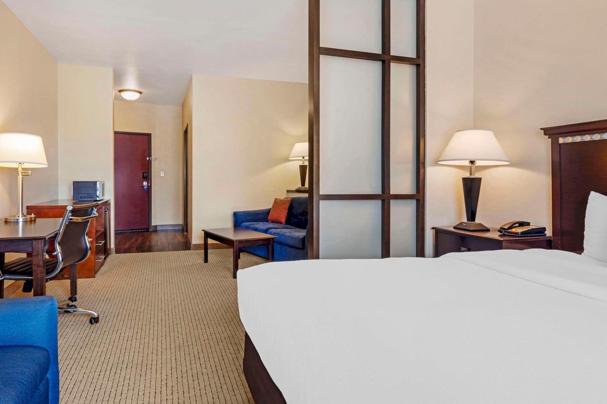 Comfort Suites Palestine Zewnętrze zdjęcie