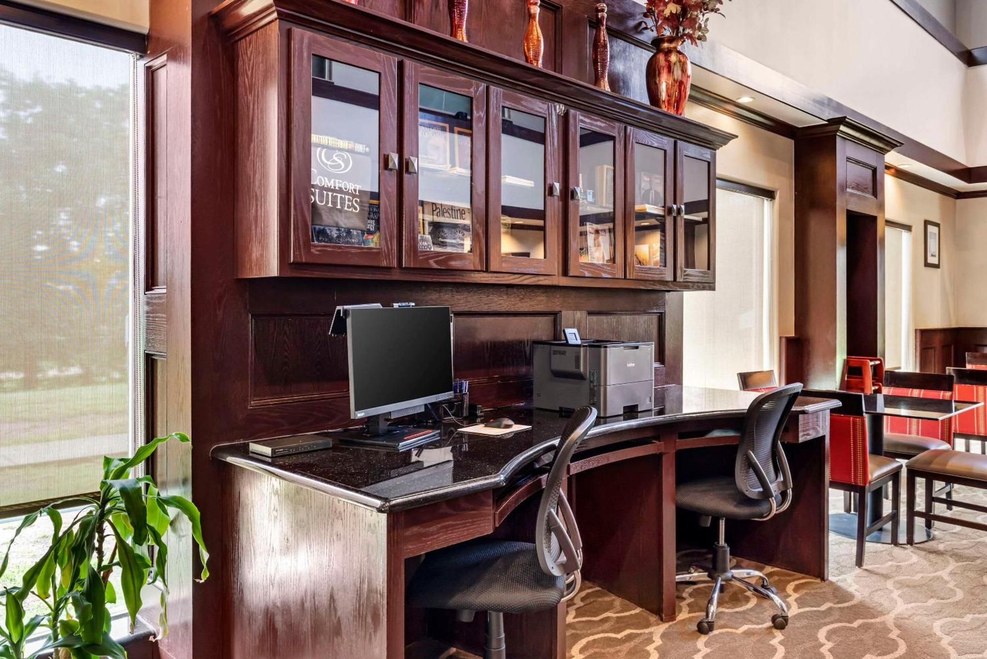 Comfort Suites Palestine Zewnętrze zdjęcie