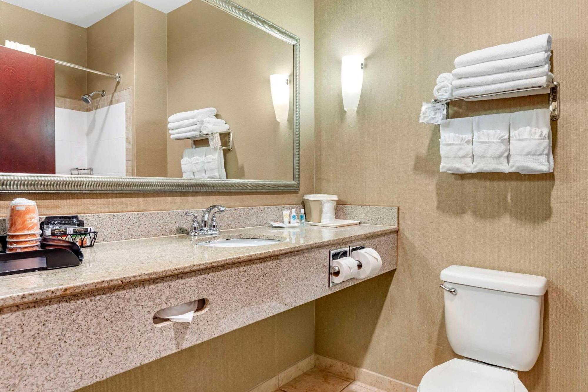 Comfort Suites Palestine Zewnętrze zdjęcie